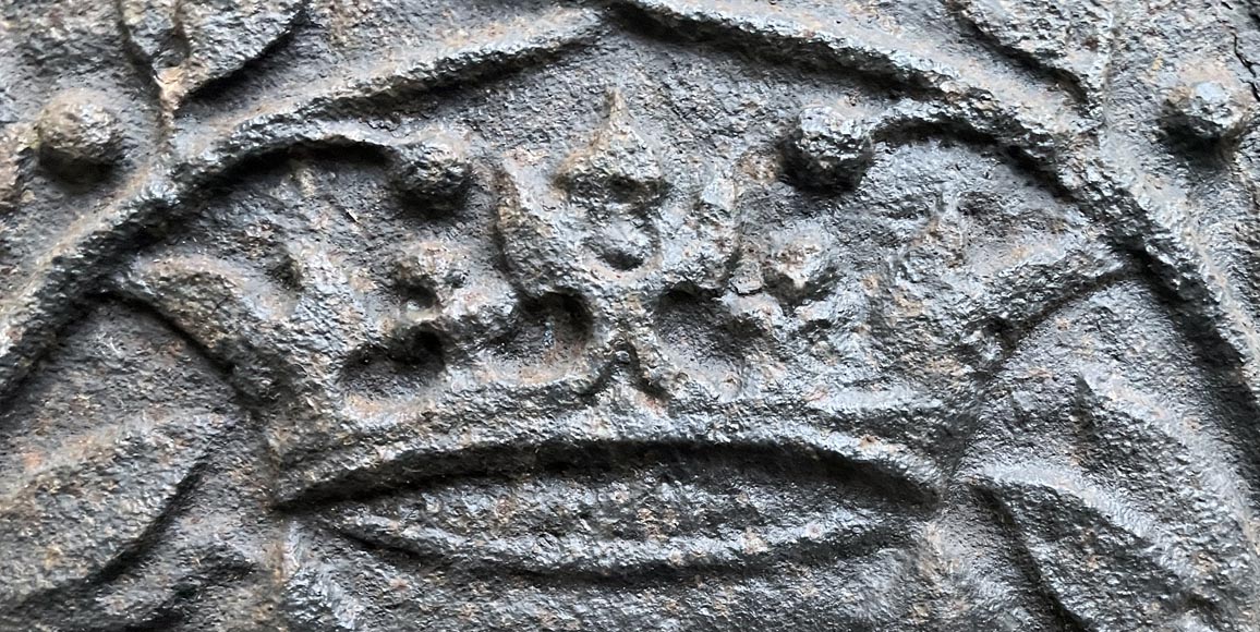 18th century fireback with three crowned lilies, symbols of the arms of France 18th century fireback with three crowned lilies, symbols of the arms of France-2