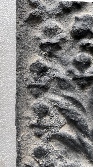 18th century fireback representing the symbols of the French monarchy 18th century fireback representing the symbols of the French monarchy-3