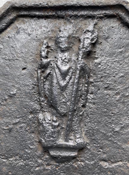 Fireback from the 16th century representing a bishop or a saint Fireback from the 16th century representing a bishop or a saint-1