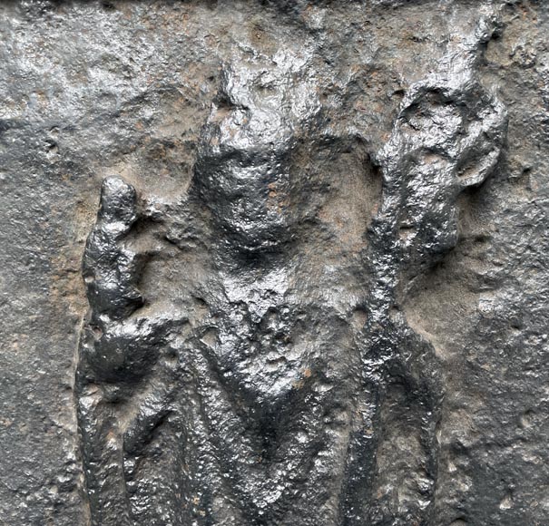 Fireback from the 16th century representing a bishop or a saint Fireback from the 16th century representing a bishop or a saint-2