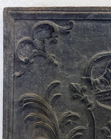 Square fireback with fleurs-de-lys and monarchical emblems Square fireback with fleurs-de-lys and monarchical emblems-2