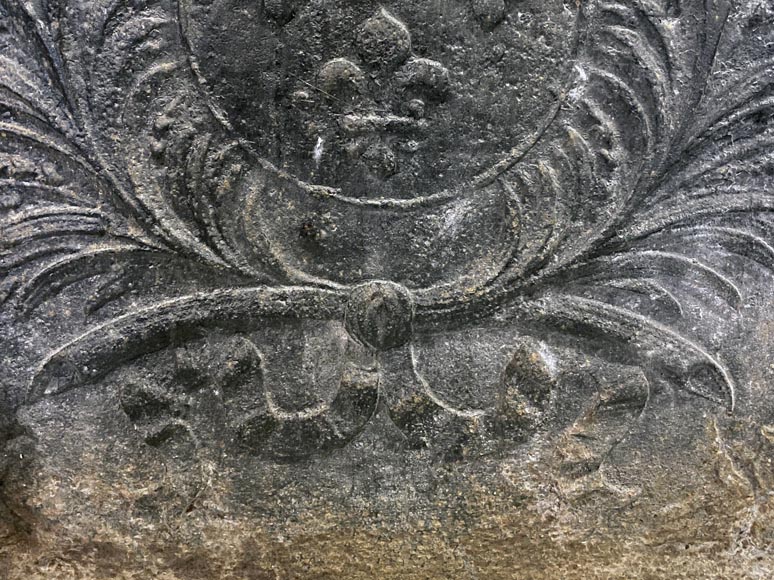 Royal fleur-de-lys fireback Royal fleur-de-lys fireback-2