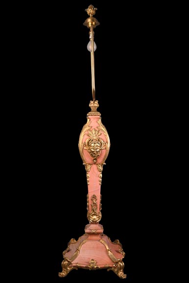 Fonderie Fumière & Co, Rococo pink marble lamp with gilded bronze masks, circa 1906-1926 Fonderie Fumière & Co, Rococo pink marble lamp with gilded bronze masks, circa 1906-1926-0