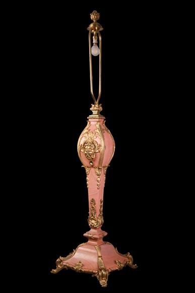 Fonderie Fumière & Co, Rococo pink marble lamp with gilded bronze masks, circa 1906-1926 Fonderie Fumière & Co, Rococo pink marble lamp with gilded bronze masks, circa 1906-1926-1