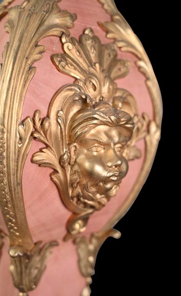 Fonderie Fumière & Co, Rococo pink marble lamp with gilded bronze masks, circa 1906-1926 Fonderie Fumière & Co, Rococo pink marble lamp with gilded bronze masks, circa 1906-1926-6