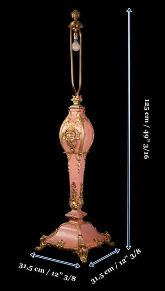 Fonderie Fumière & Co, Rococo pink marble lamp with gilded bronze masks, circa 1906-1926 Fonderie Fumière & Co, Rococo pink marble lamp with gilded bronze masks, circa 1906-1926-11