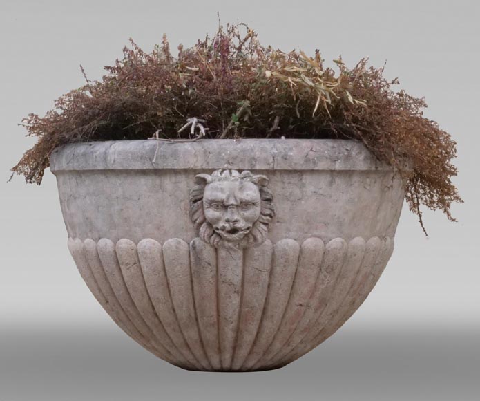 Wall fountain basin with lion head in marble Wall fountain basin with lion head in marble-0