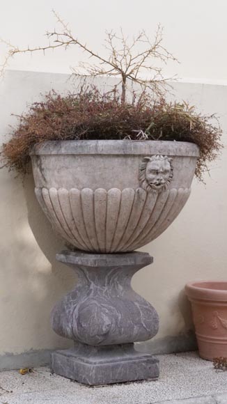 Wall fountain basin with lion head in marble Wall fountain basin with lion head in marble-1