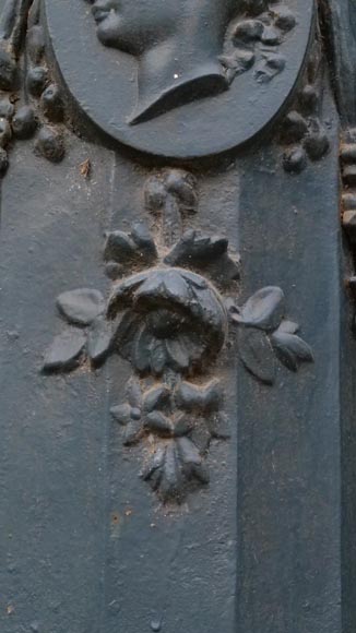 Cast iron base with woman's profile Cast iron base with woman's profile-5