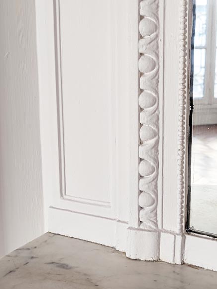 Rounded trumeau with Louis XVI style oval frieze Rounded trumeau with Louis XVI style oval frieze-5