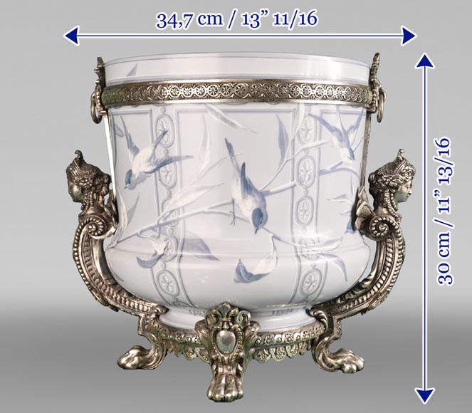 The Opaline vase, the magic of BACCARAT in the 19th century The Opaline vase, the magic of BACCARAT in the 19th century-12
