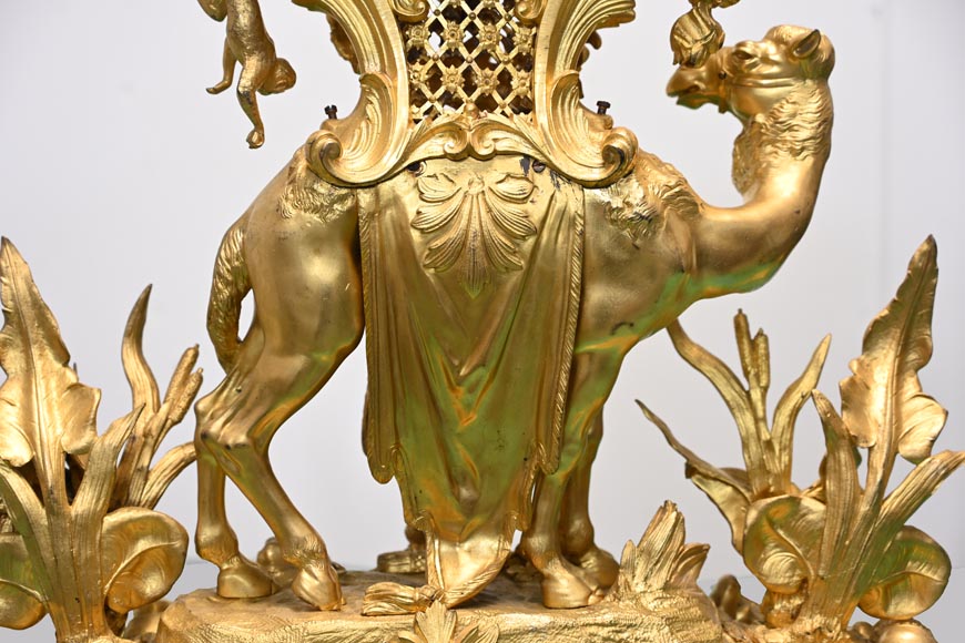 Rococo-style dromedary clock-11