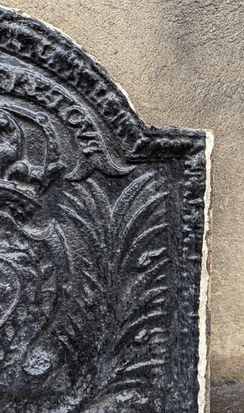 Fireback with the coat of arms of France and the motto Fireback with the coat of arms of France and the motto