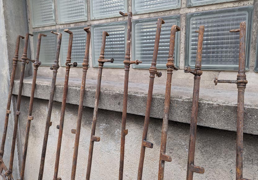 Set of cast iron espagnolettes, Louis XV style, period 18th c Set of cast iron espagnolettes, Louis XV style, period 18th c-2