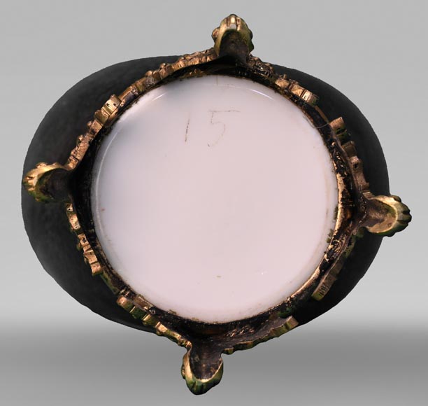 BACCARAT, Pair of vases with Japanese decoration, circa 1900 BACCARAT, Pair of vases with Japanese decoration, circa 1900-5