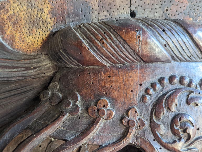 Mantel with Vansittart and Crosbie coat of arms Mantel with Vansittart and Crosbie coat of arms-4