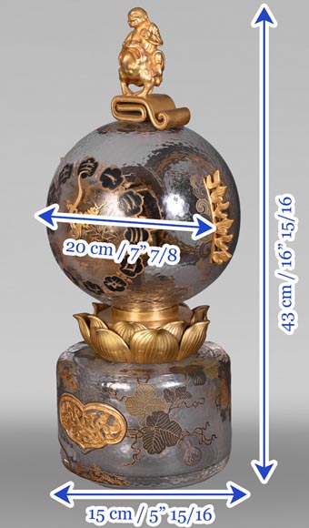 L’Escalier de CRISTAL – Japonist Glass Clock in the Shape of a Sphere Emerging from a Lotus Flower L’Escalier de CRISTAL – Japonist Glass Clock in the Shape of a Sphere Emerging from a Lotus Flower-16