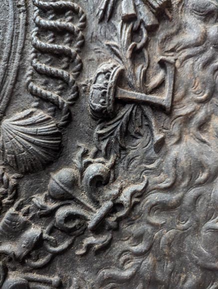 Fireback with the coat of arms of France, with a head of Apollo and the skin of a lion Fireback with the coat of arms of France, with a head of Apollo and the skin of a lion-10