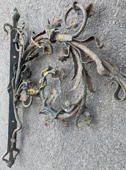 Wrought-iron lantern with scrolls and foliage, 19th century Wrought-iron lantern with scrolls and foliage, 19th century-7