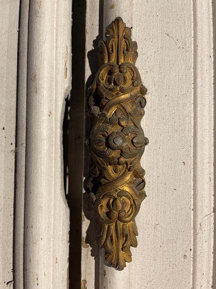 Large moulded double door with gilded Napoleon III lock Large moulded double door with gilded Napoleon III lock-1