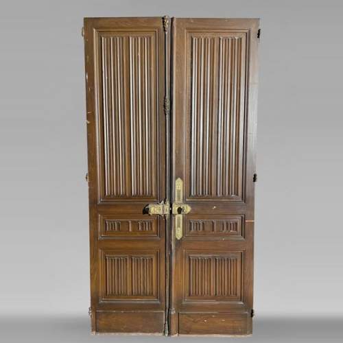 Oak double door with napkin fold decoration