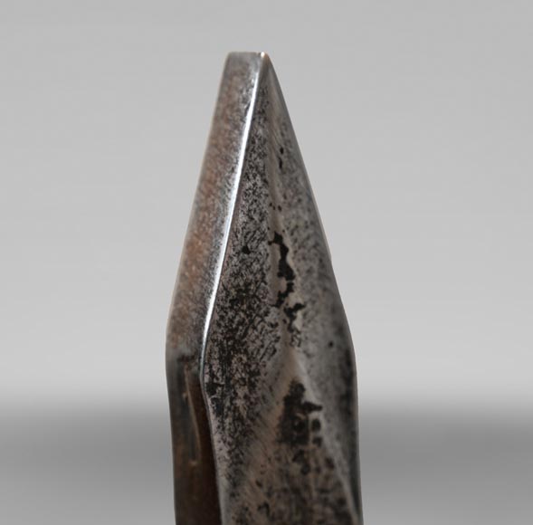 Pair of andirons with scrolled feet Pair of andirons with scrolled feet-3