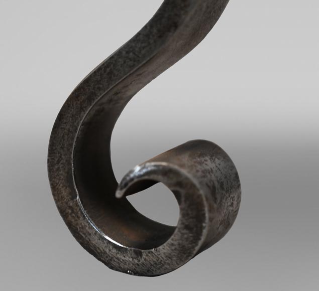 Pair of andirons with scrolled feet Pair of andirons with scrolled feet-6