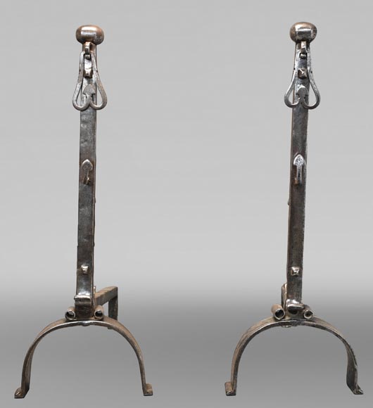 Pair of high andirons with inverted hearts Pair of high andirons with inverted hearts-0