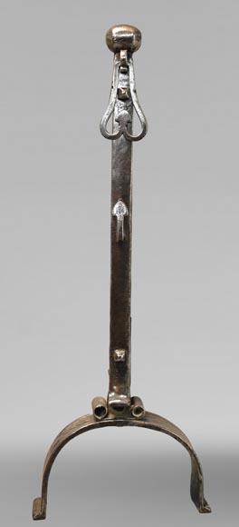 Pair of high andirons with inverted hearts Pair of high andirons with inverted hearts-1