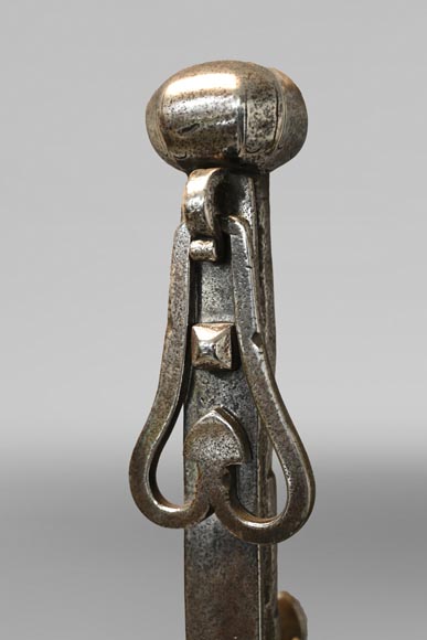 Pair of high andirons with inverted hearts Pair of high andirons with inverted hearts-3