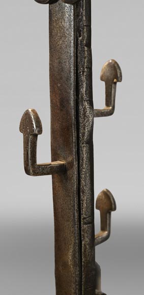 Pair of high andirons with inverted hearts Pair of high andirons with inverted hearts-4