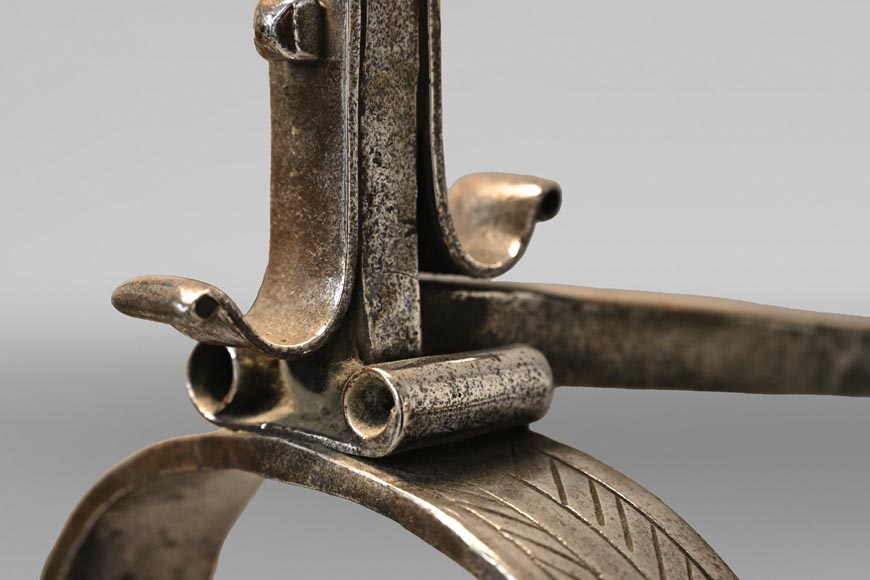 Pair of high andirons with inverted hearts Pair of high andirons with inverted hearts-5