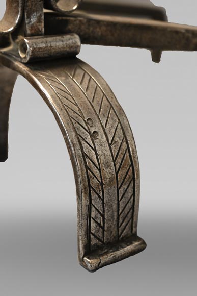 Pair of high andirons with inverted hearts Pair of high andirons with inverted hearts-6