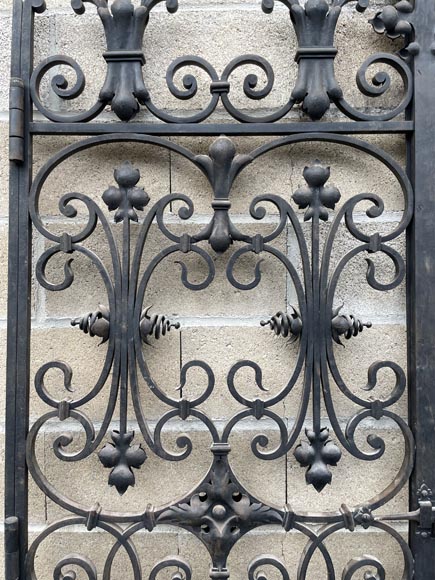 Napoleon III-style wrought iron double gate, 19th century Napoleon III-style wrought iron double gate, 19th century-5