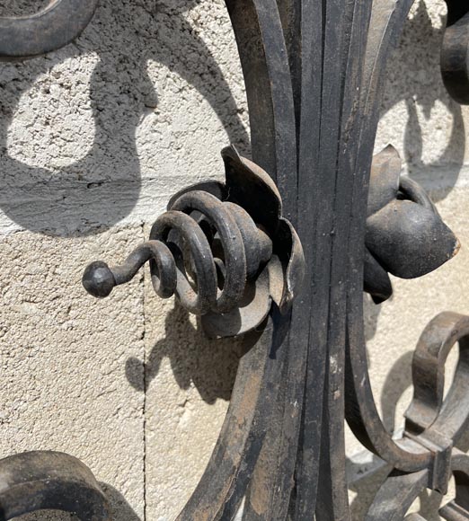 Napoleon III-style wrought iron double gate, 19th century Napoleon III-style wrought iron double gate, 19th century-8