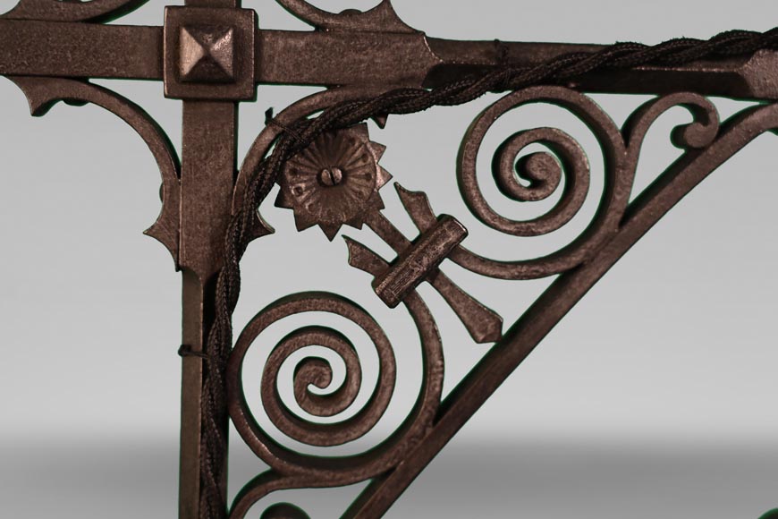 DAUM, Émile ROBERT (attributed to), Lamp in delicately openwork wrought iron and glass, circa 1900 DAUM, Émile ROBERT (attributed to), Lamp in delicately openwork wrought iron and glass, circa 1900-6