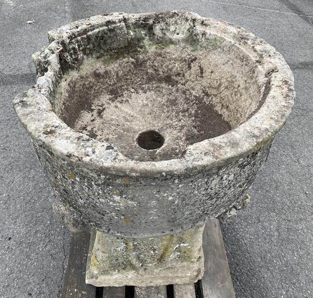 Imposing antique stone stoup Imposing antique stone stoup-4