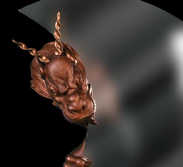 MARNYHAC House (attributed), Japanese-style crescent moon mirror decorated with a bronze dragon with a brown patina MARNYHAC House (attributed), Japanese-style crescent moon mirror decorated with a bronze dragon with a brown patina-1