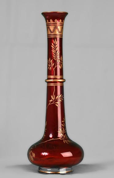 BACCARAT - Pair of Persian ruby bottle-shaped vases, circa 1880 BACCARAT - Pair of Persian ruby bottle-shaped vases, circa 1880-1