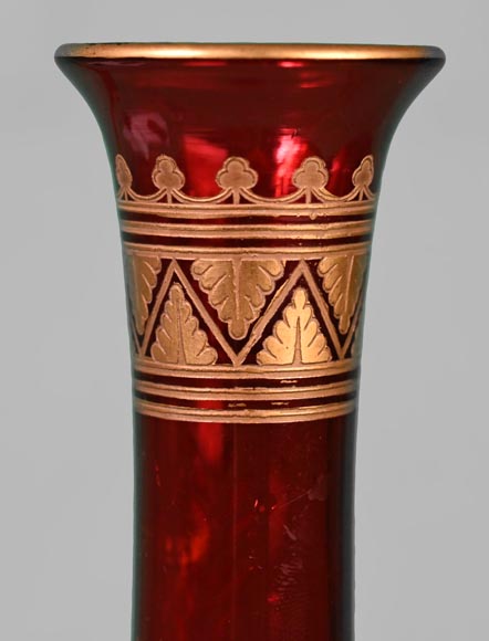 BACCARAT - Pair of Persian ruby bottle-shaped vases, circa 1880 BACCARAT - Pair of Persian ruby bottle-shaped vases, circa 1880-3