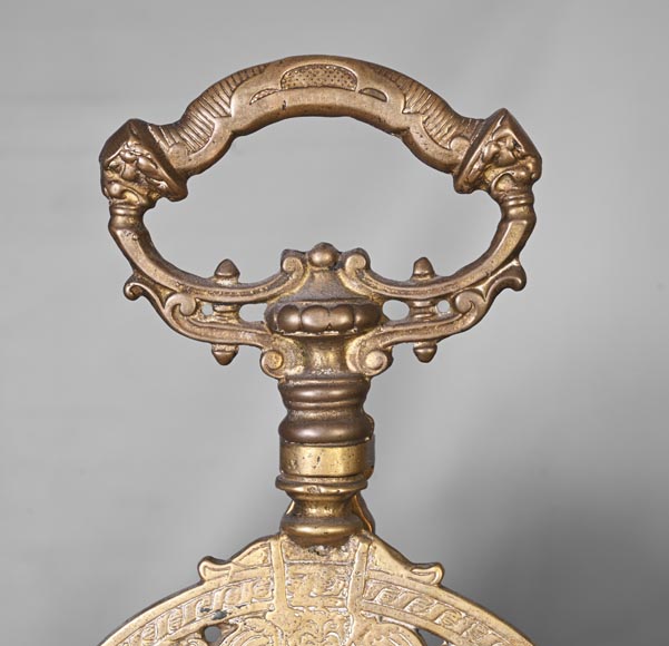 Large Napoleon III style fan-shaped fire screen with dolphin and putti decoration Large Napoleon III style fan-shaped fire screen with dolphin and putti decoration-2