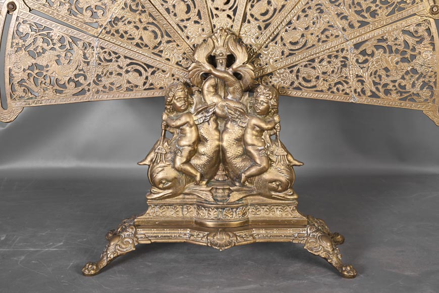 Large Napoleon III style fan-shaped fire screen with dolphin and putti decoration Large Napoleon III style fan-shaped fire screen with dolphin and putti decoration-5