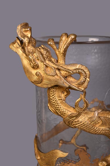 L’Escalier de Cristal (attributed to), a cylindrical Japanese-style vase decorated with a dragon, crystal and gilt bronze L’Escalier de Cristal (attributed to), a cylindrical Japanese-style vase decorated with a dragon, crystal and gilt bronze-2