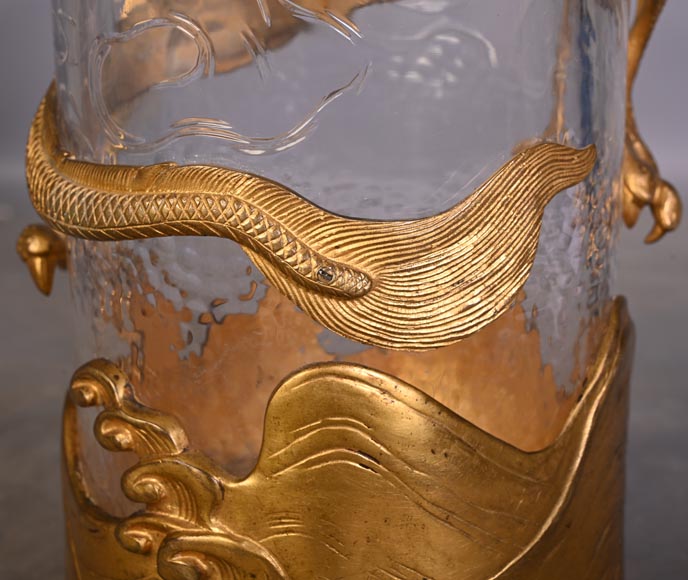 L’Escalier de Cristal (attributed to), a cylindrical Japanese-style vase decorated with a dragon, crystal and gilt bronze L’Escalier de Cristal (attributed to), a cylindrical Japanese-style vase decorated with a dragon, crystal and gilt bronze-4