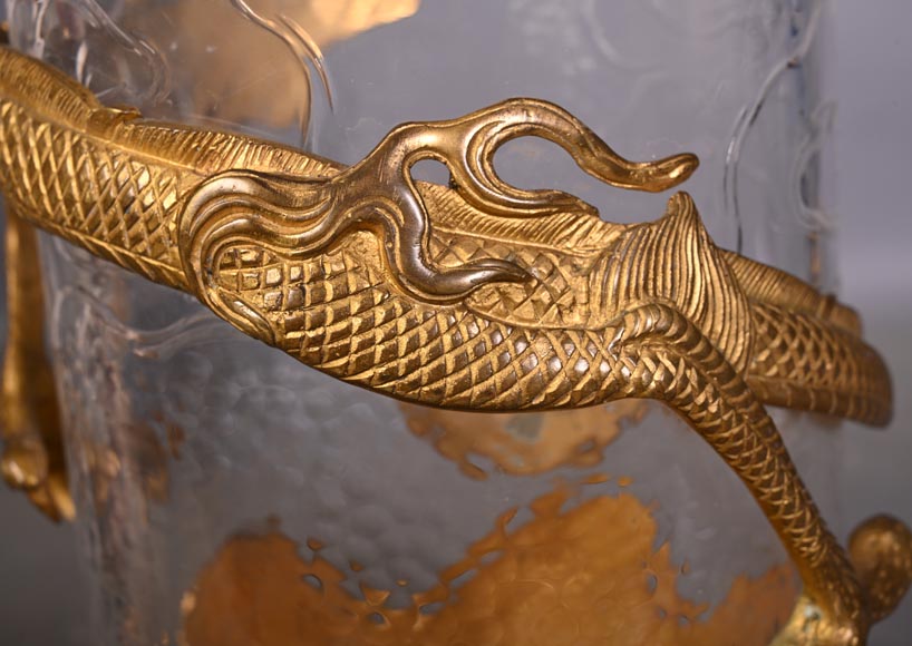 L’Escalier de Cristal (attributed to), a cylindrical Japanese-style vase decorated with a dragon, crystal and gilt bronze L’Escalier de Cristal (attributed to), a cylindrical Japanese-style vase decorated with a dragon, crystal and gilt bronze-5