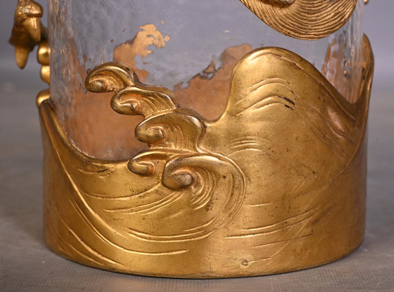 L’Escalier de Cristal (attributed to), a cylindrical Japanese-style vase decorated with a dragon, crystal and gilt bronze L’Escalier de Cristal (attributed to), a cylindrical Japanese-style vase decorated with a dragon, crystal and gilt bronze-7