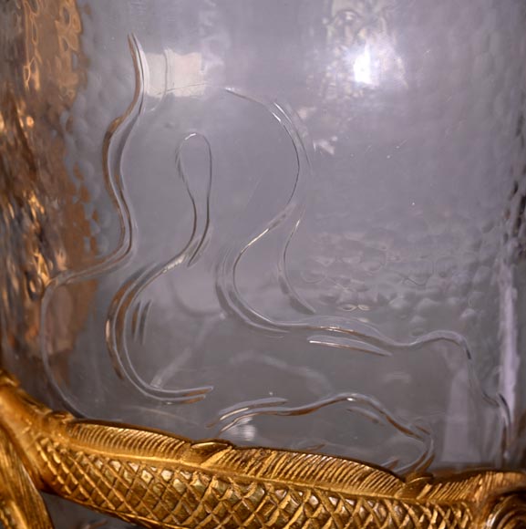 L’Escalier de Cristal (attributed to), a cylindrical Japanese-style vase decorated with a dragon, crystal and gilt bronze L’Escalier de Cristal (attributed to), a cylindrical Japanese-style vase decorated with a dragon, crystal and gilt bronze-8