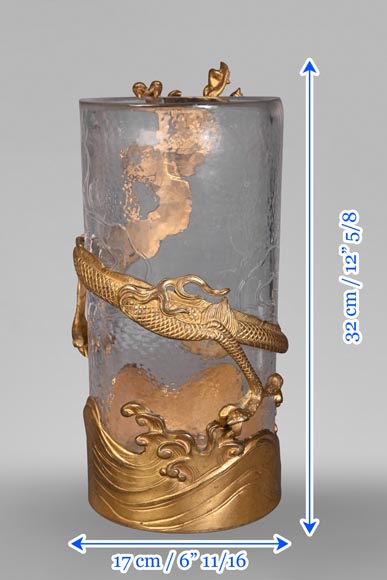 L’Escalier de Cristal (attributed to), a cylindrical Japanese-style vase decorated with a dragon, crystal and gilt bronze L’Escalier de Cristal (attributed to), a cylindrical Japanese-style vase decorated with a dragon, crystal and gilt bronze-10