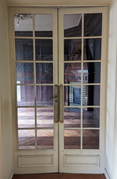 Small-paned double door Small-paned double door-1