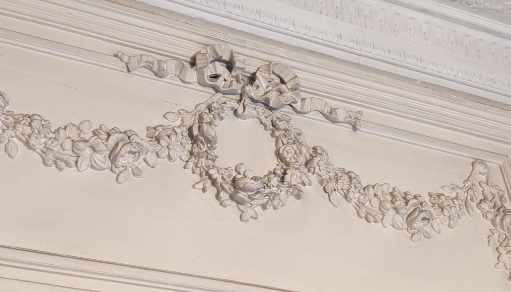 Louis XVI style trumeau decorated with a garland of flowers Louis XVI style trumeau decorated with a garland of flowers-2